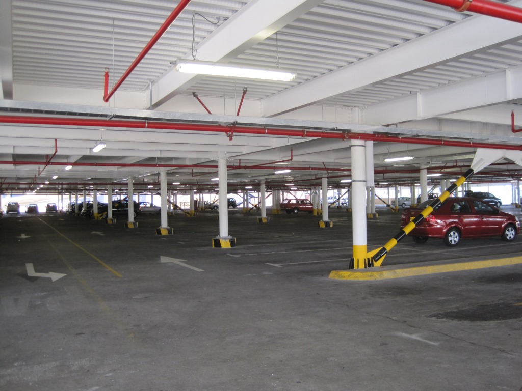 Estacionamiento Vehicular C. C. Jockey Plaza